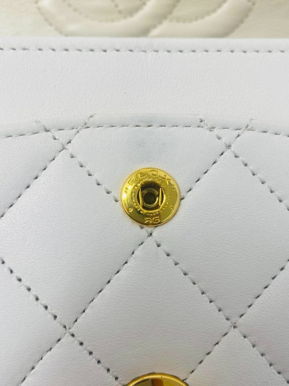 White Chanel Flap Bag Small Classic Flap White Lambskin Gold Hardware Vintage - Picture 7 of 15